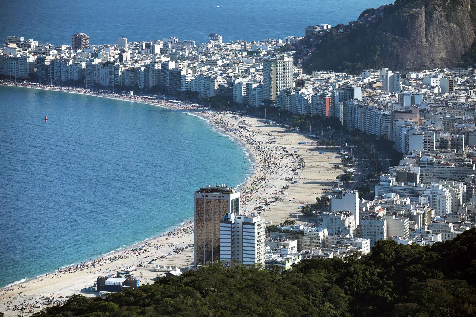Vista aérea da praia de Copacabana, no Rio de Janeiro